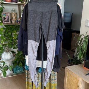 ALO Yoga Two-Tone Gray High-Waist Leggings